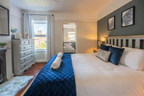 Swift Host Central location 3 Bedrooms with Parking